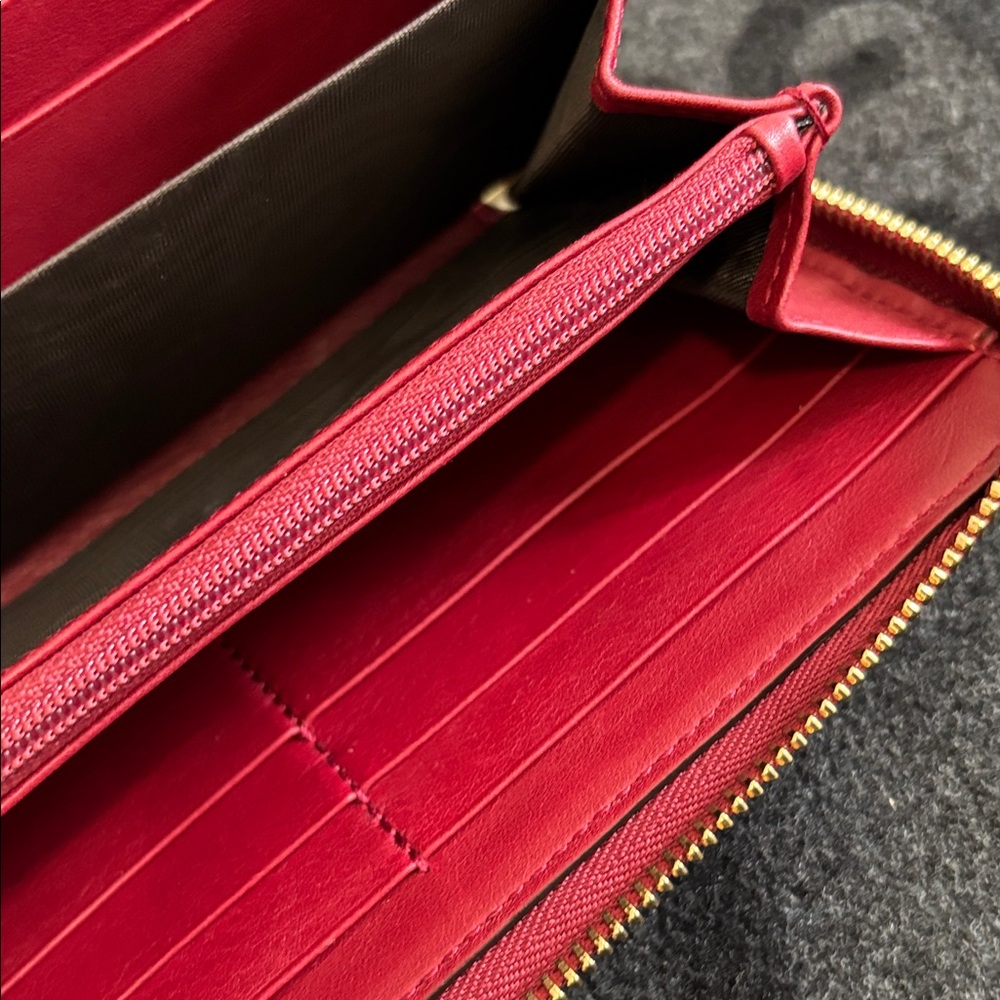 🌟 Gucci Microguccissima Red Leather Zip-Around Wallet 🌟 - Picture 11 of 17